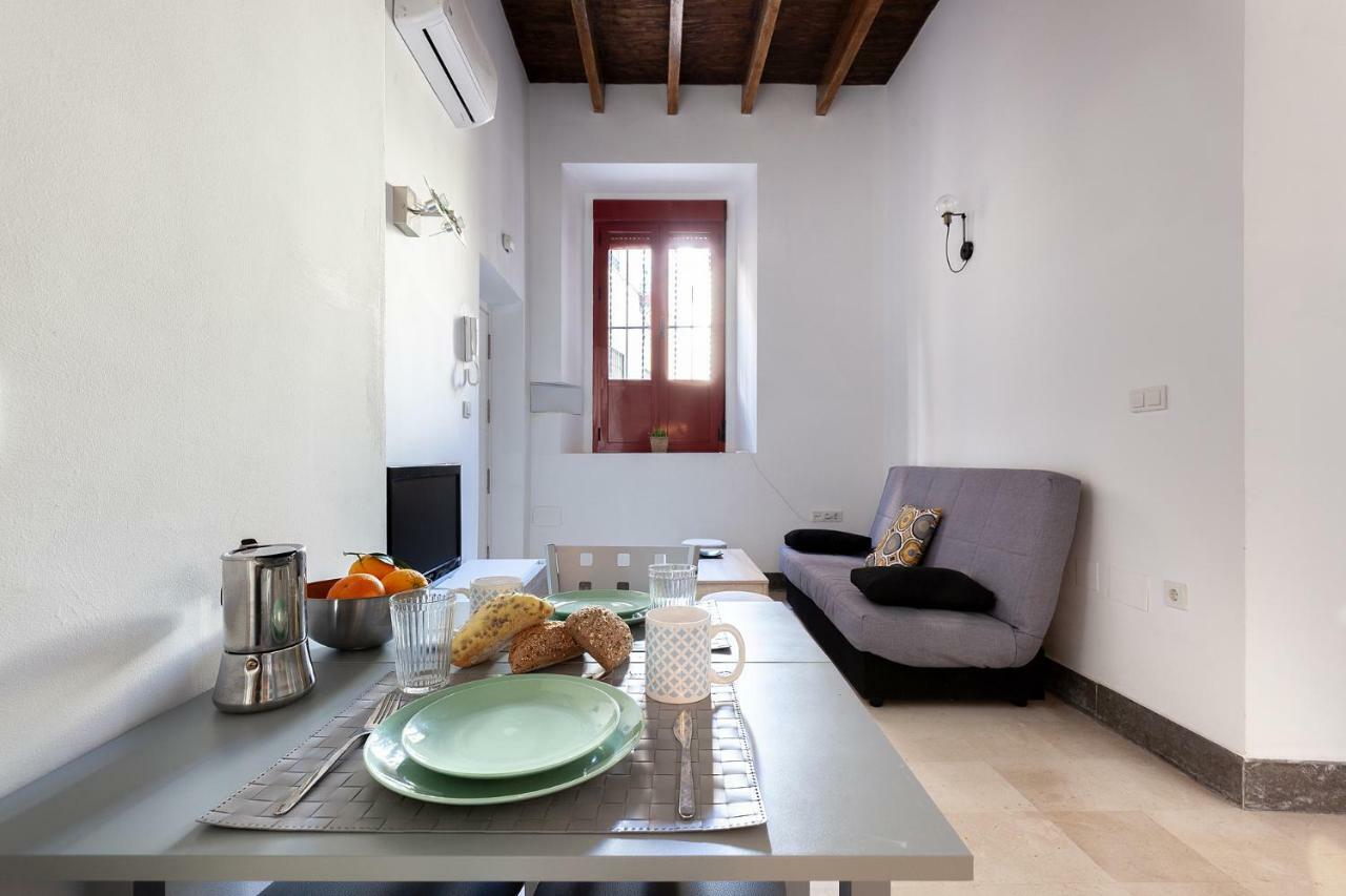 Pasaje Amores Iz. - Tranquilidad Y Vida Cultural En Centro Sevilla 4Px Exterior photo